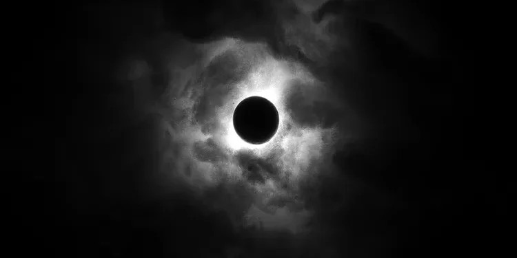 Langit Gelap Tanpa Bulan Black Moon 2025